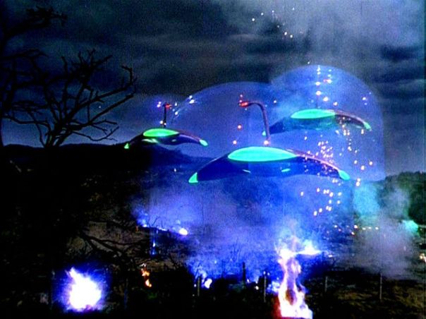 War machines attacking in War of the Worlds.