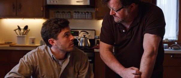 casey-affleck-and-kenneth-lonergan-on-the-set-of-manchester-by-the-sea-1200x520